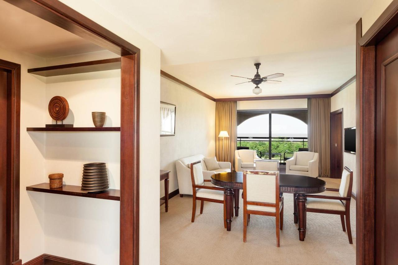 קולוניה דל סקרמנטו Sheraton Colonia Golf & Spa Resort מראה חיצוני תמונה A suite at the Hilton Cancun Resort