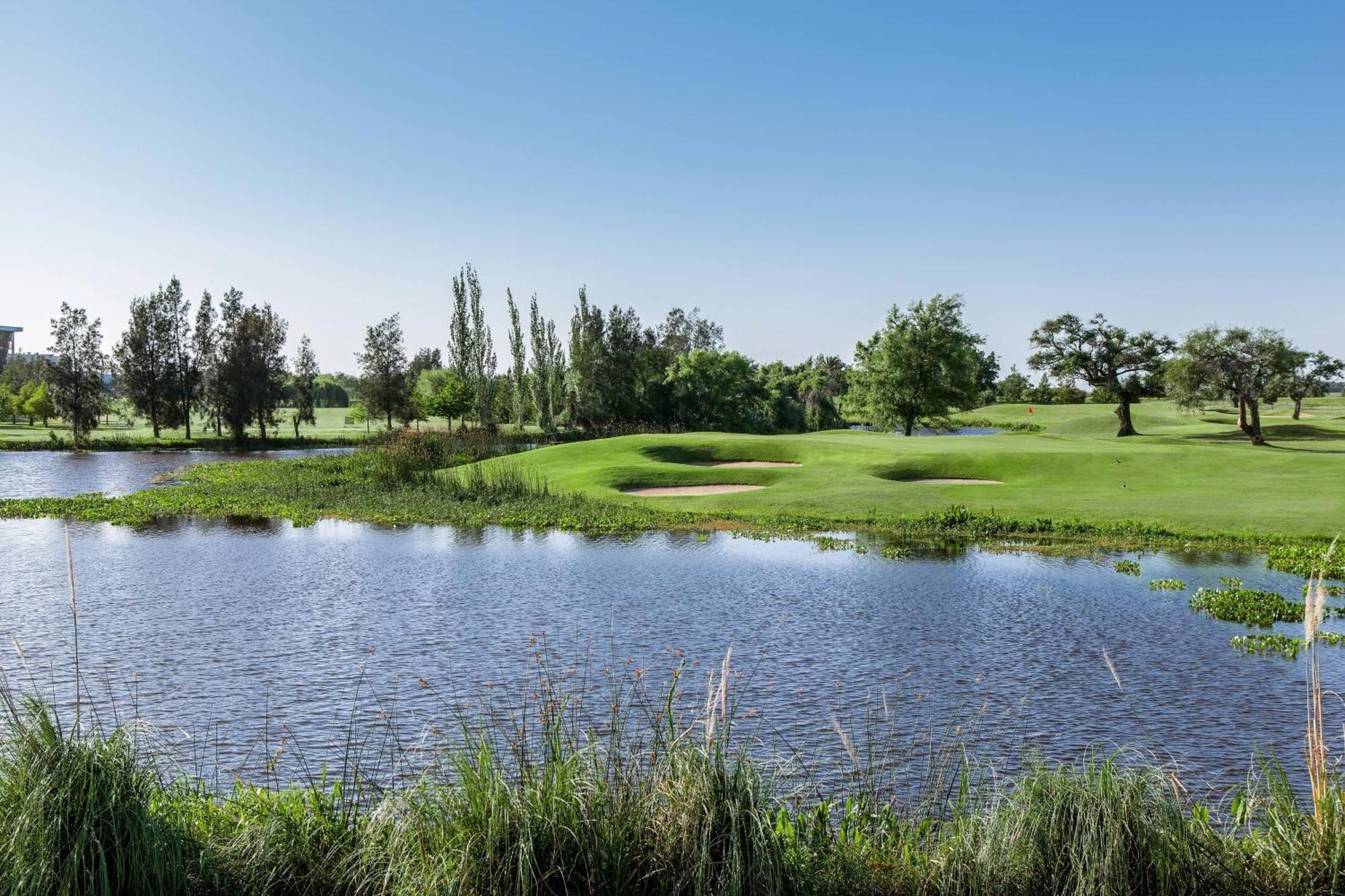 קולוניה דל סקרמנטו Sheraton Colonia Golf & Spa Resort מראה חיצוני תמונה Golf course in the city