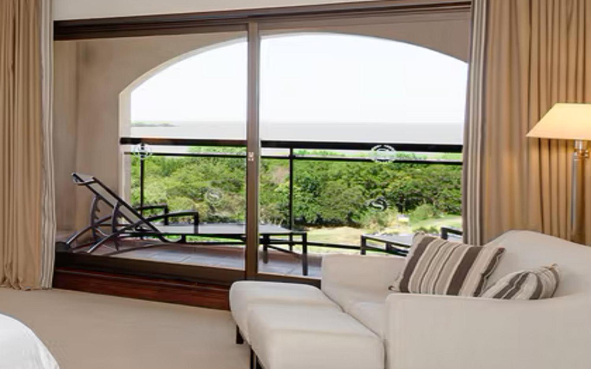קולוניה דל סקרמנטו Sheraton Colonia Golf & Spa Resort מראה חיצוני תמונה A window with a roller blind