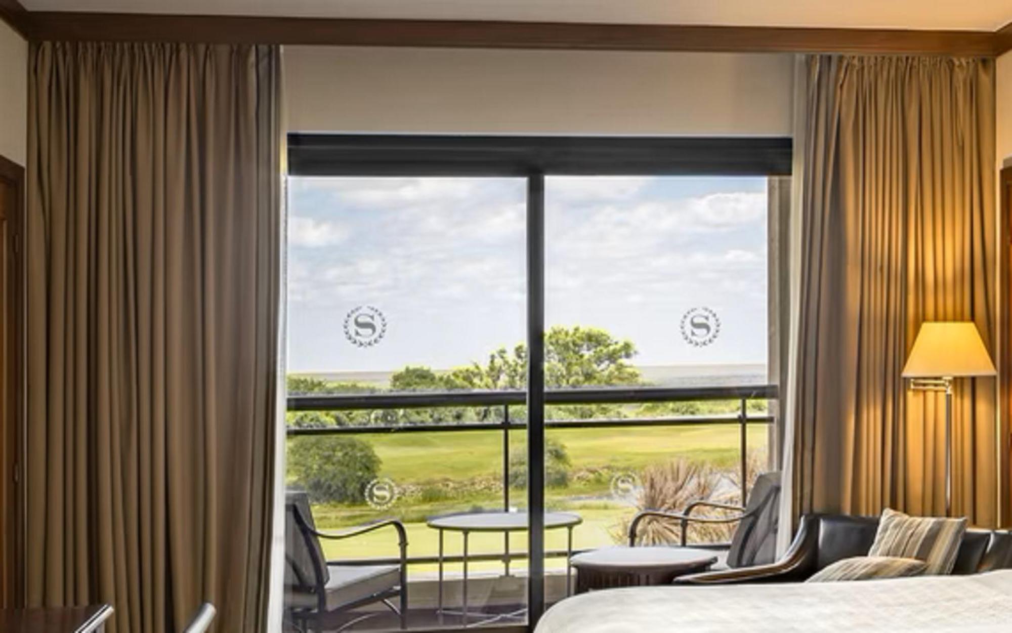 קולוניה דל סקרמנטו Sheraton Colonia Golf & Spa Resort מראה חיצוני תמונה A sliding window