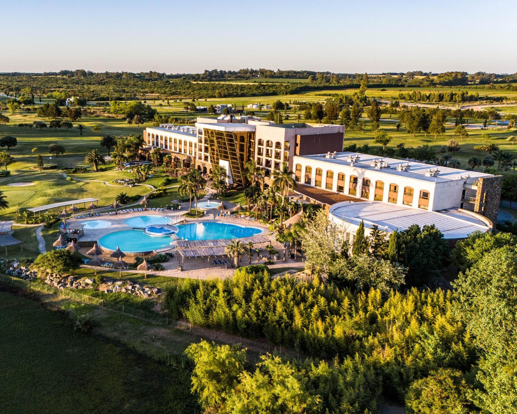 קולוניה דל סקרמנטו Sheraton Colonia Golf & Spa Resort מראה חיצוני תמונה Aerial view of the hotel
