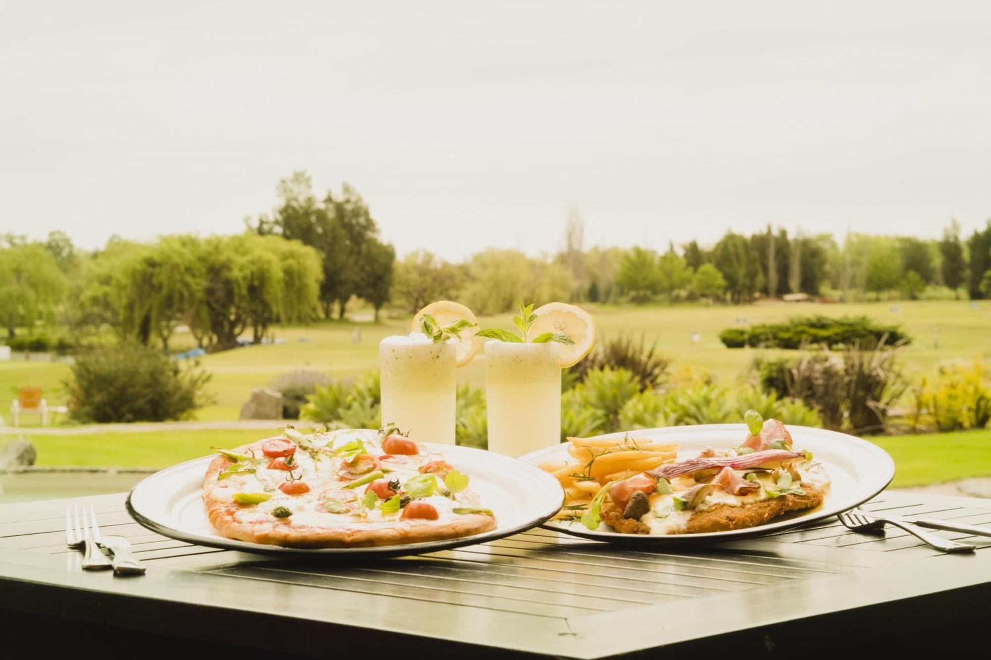 קולוניה דל סקרמנטו Sheraton Colonia Golf & Spa Resort מראה חיצוני תמונה A view of the golf course from the restaurant