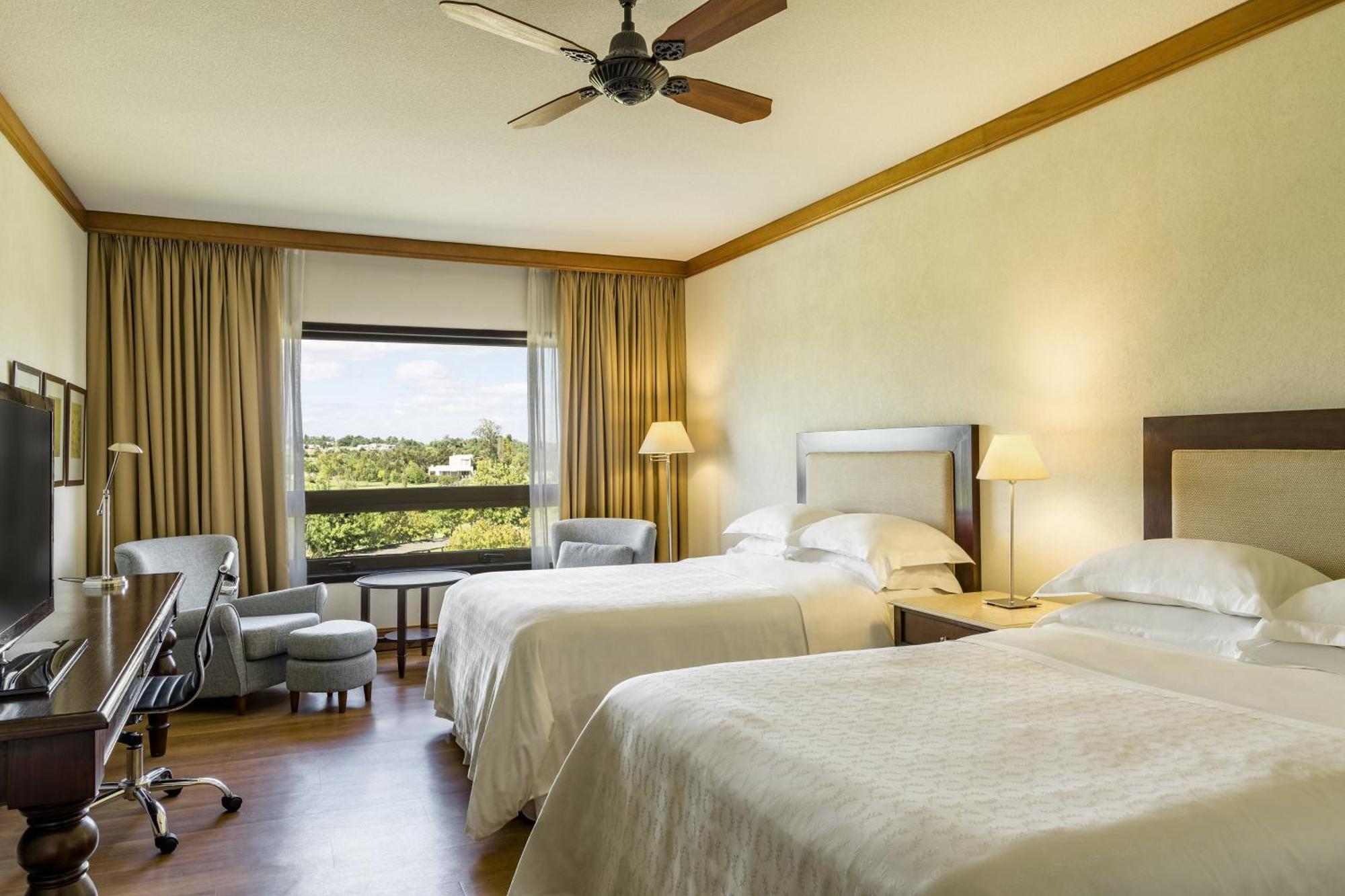 קולוניה דל סקרמנטו Sheraton Colonia Golf & Spa Resort מראה חיצוני תמונה A guest room at the Hilton San Diego Bayfront