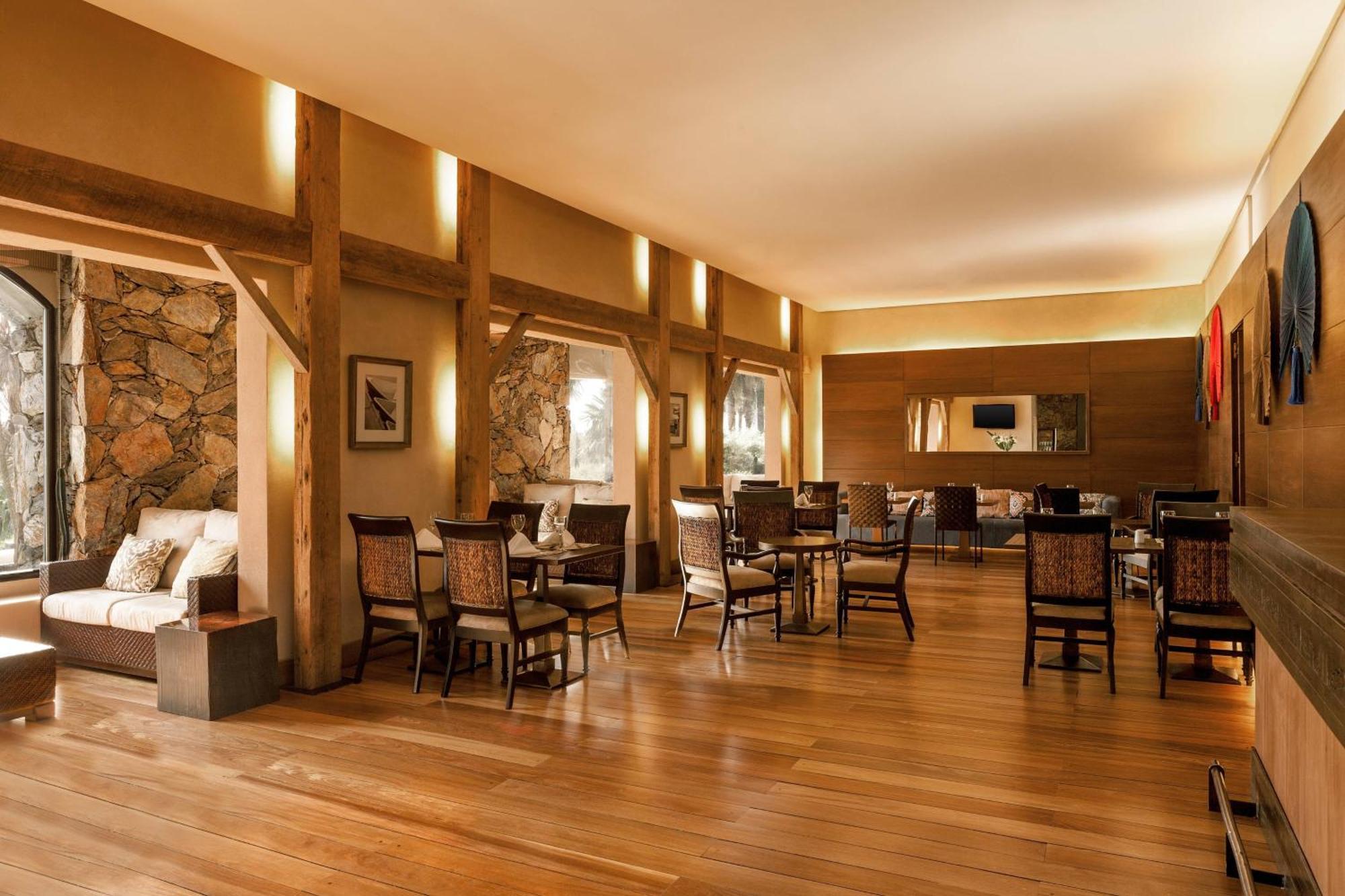 קולוניה דל סקרמנטו Sheraton Colonia Golf & Spa Resort מראה חיצוני תמונה The restaurant at the hotel