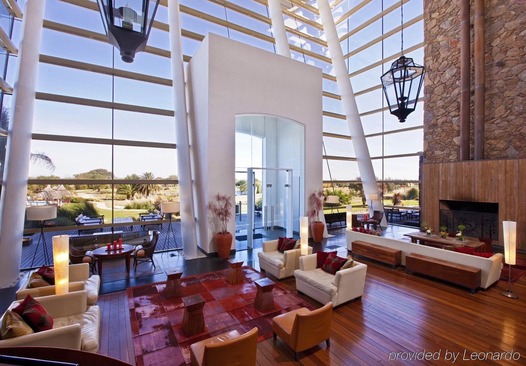 קולוניה דל סקרמנטו Sheraton Colonia Golf & Spa Resort מראה פנימי תמונה Interior of the clubhouse
